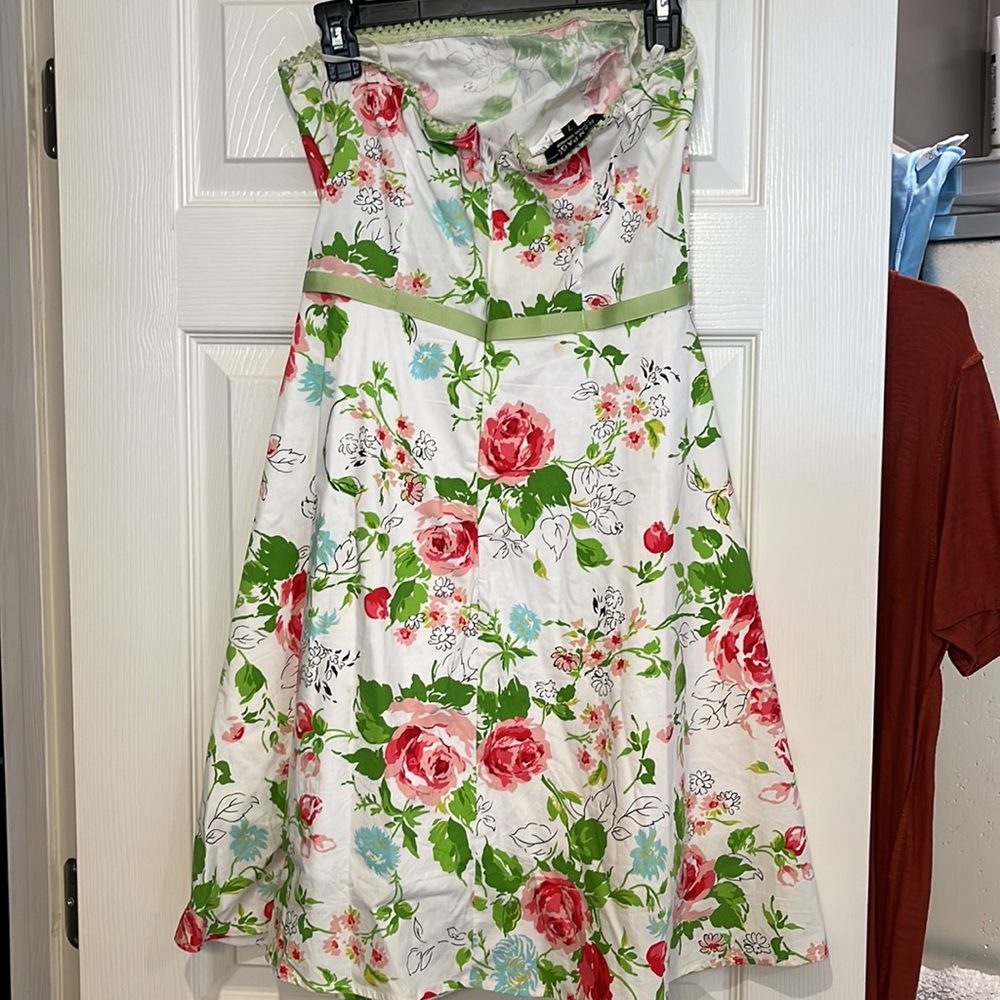 Size 7 - Picture 2 of 2
